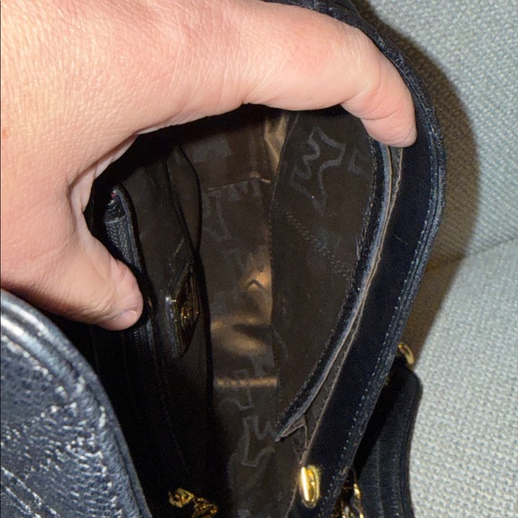 Bundle ONLY Metrocity Black Quilted Leather Crossbody Bag with Gold Details - Picture 16 of 17